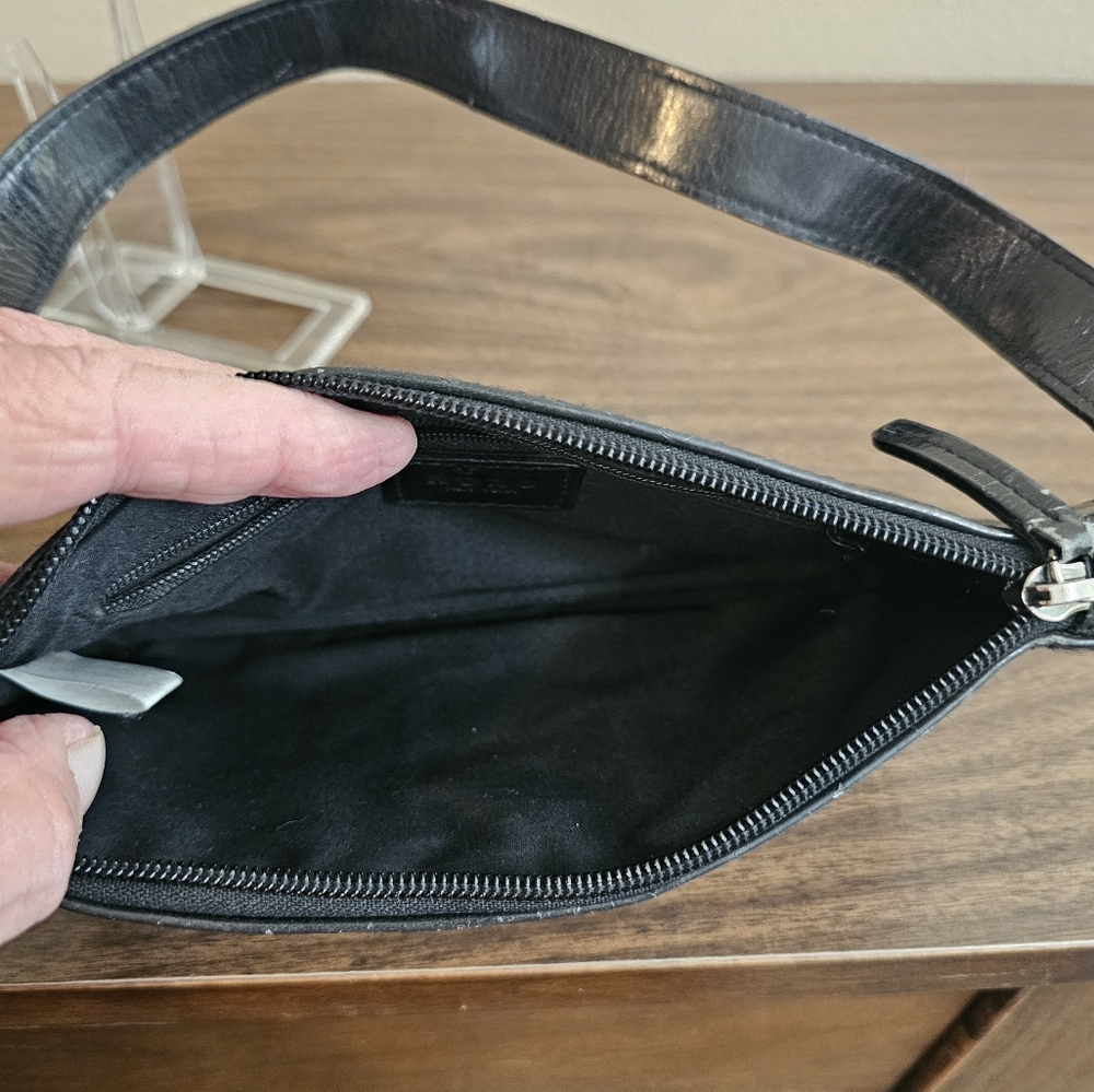 XOXO Black Leather Handbag (circa 1999) - Picture 4 of 4